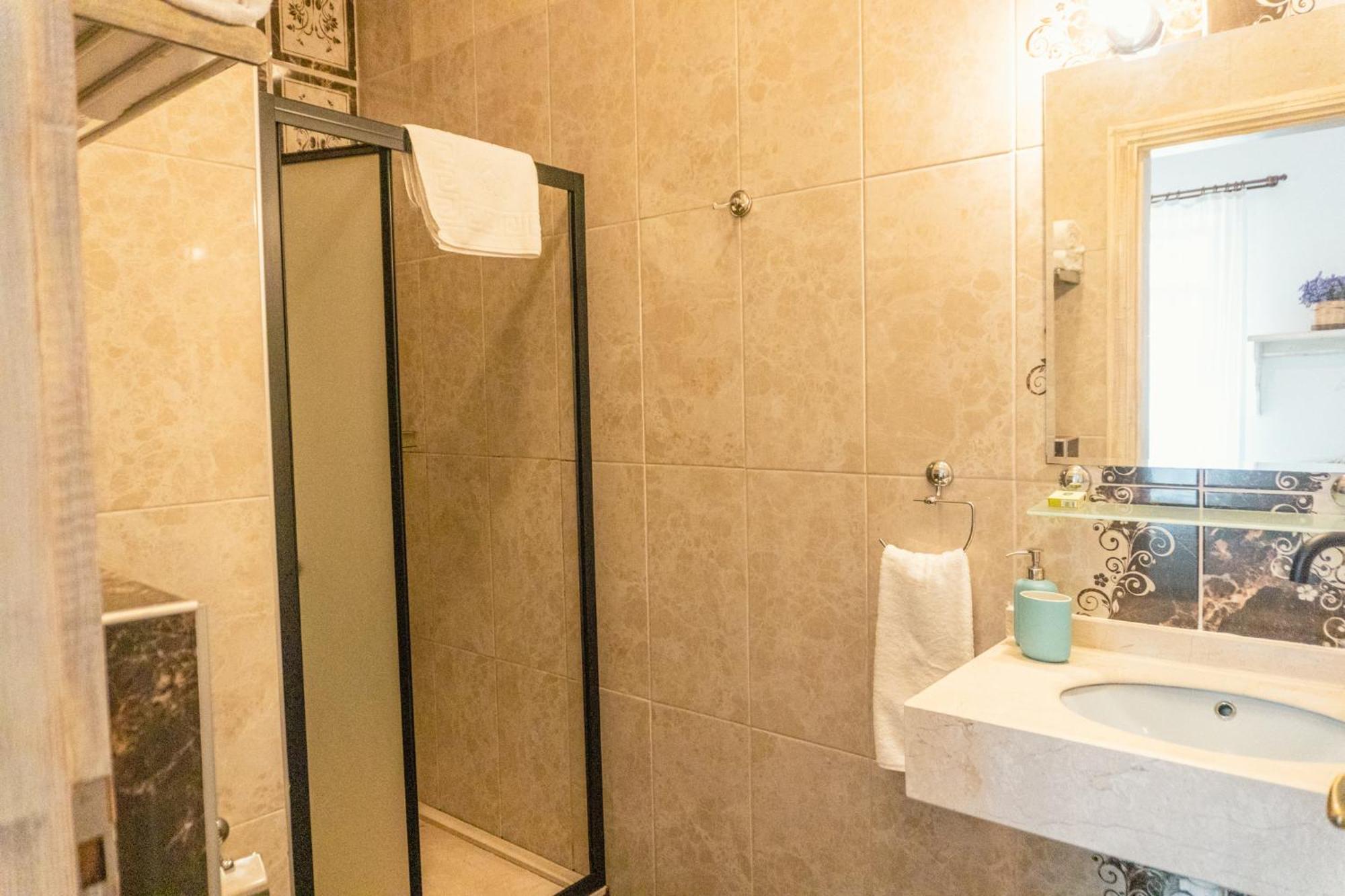 Cunda Mor Limon Otel Ayvalı Dış mekan fotoğraf